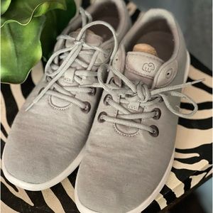 Merinosl light grey wool tennis shoes women's 9